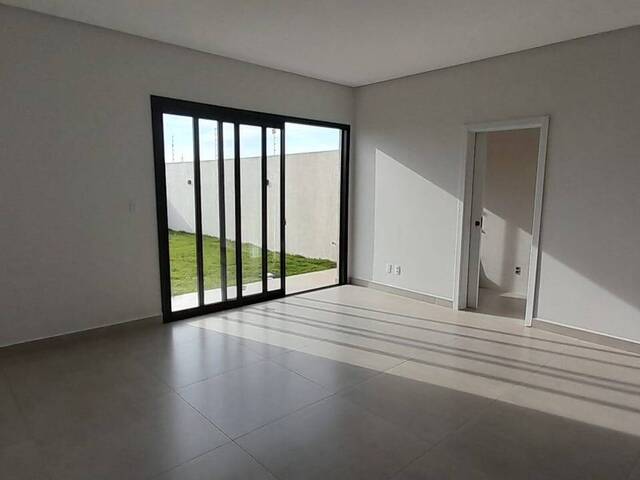 Sobrado para Venda em Cascavel - 4