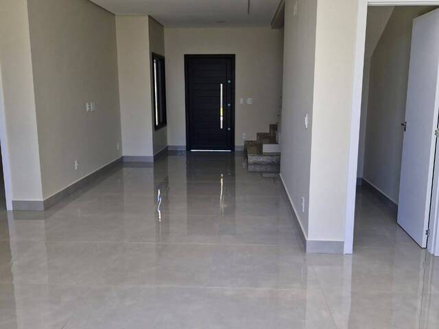 Sobrado para Venda em Cascavel - 4